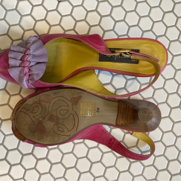 EUC Everybody Pink with Lavendar ruffle pumps - Picture 4 of 4